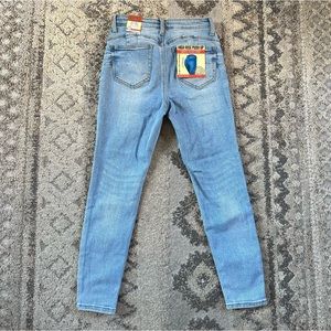 Wax Jeans Skinny High Rise Push Up Jeans Light Wash 7 / 28 NWT